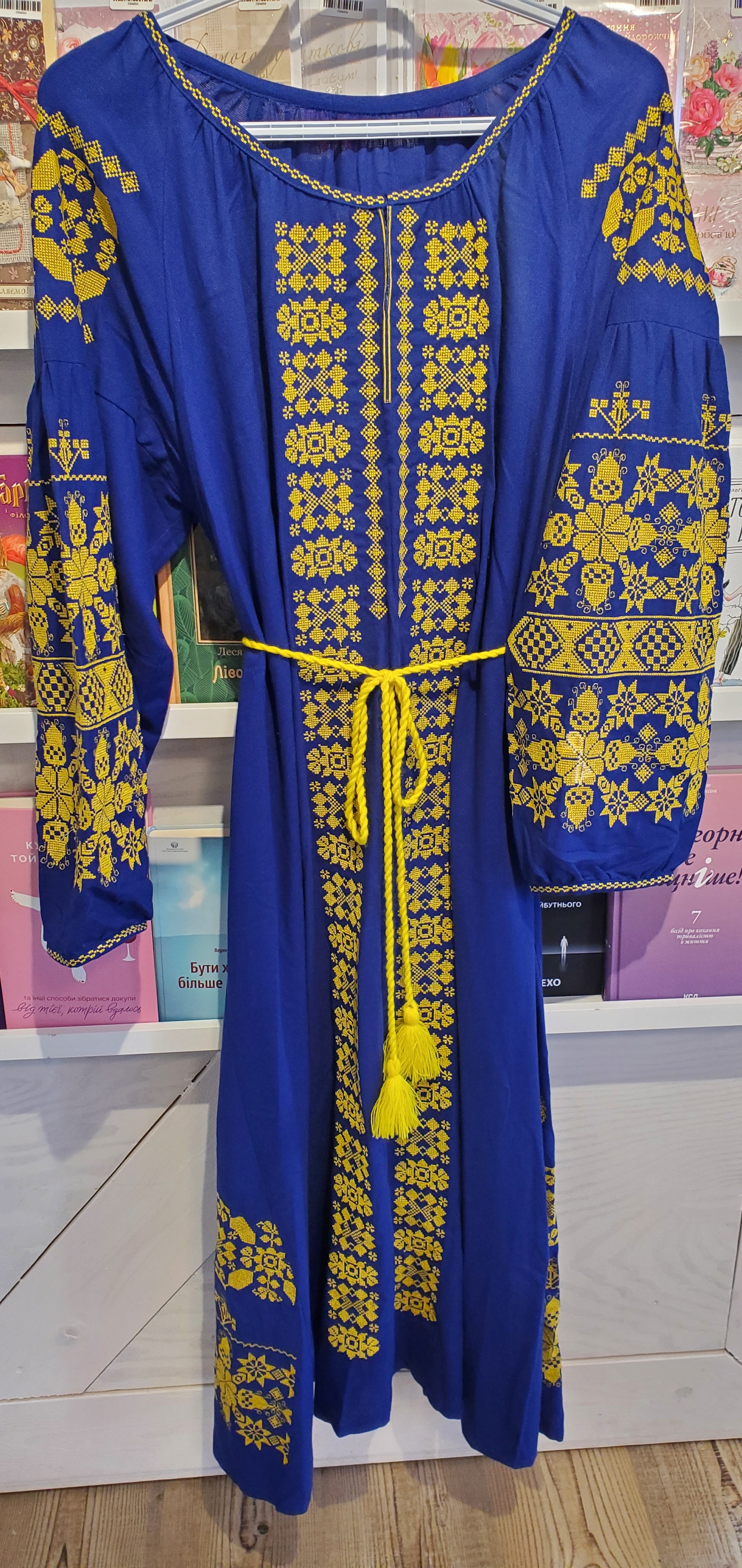 Embroidered dress blue/yellow ornament