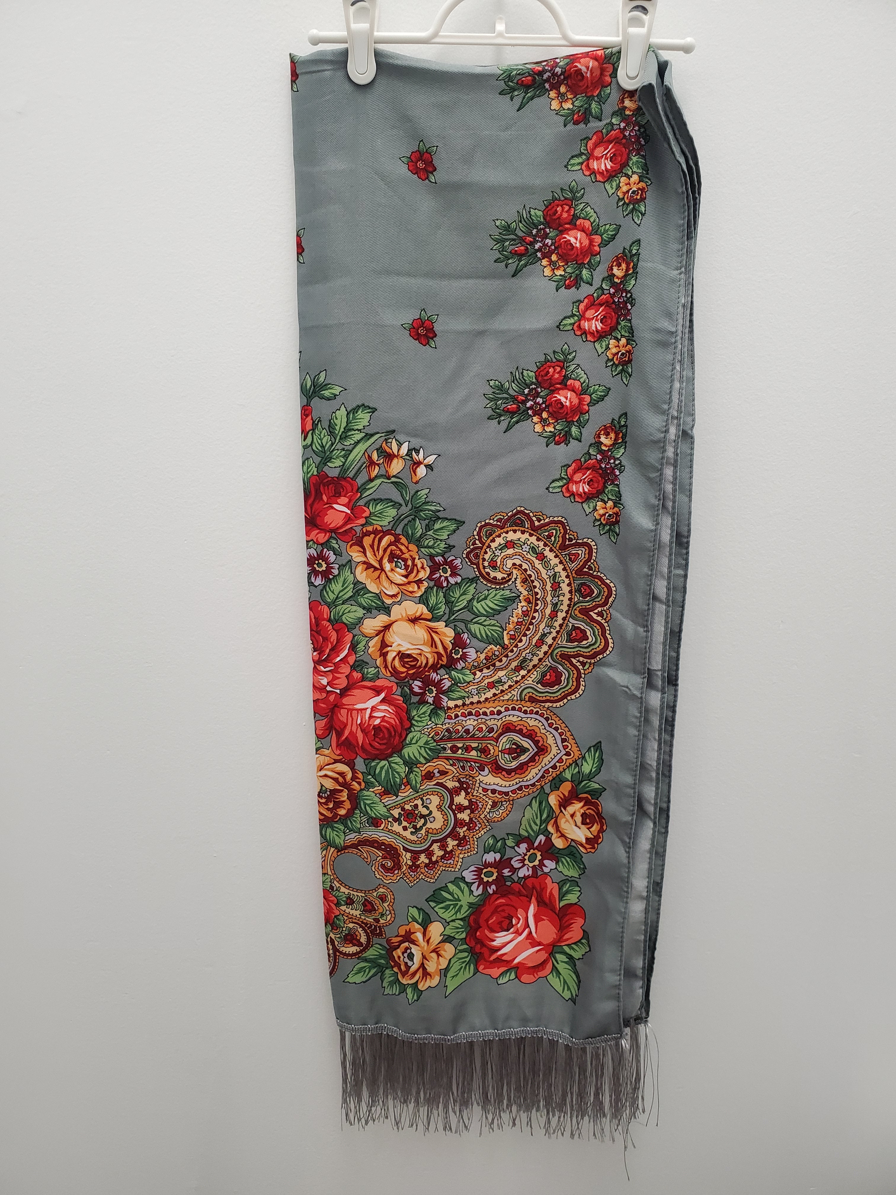 Scarf with fringe UA long