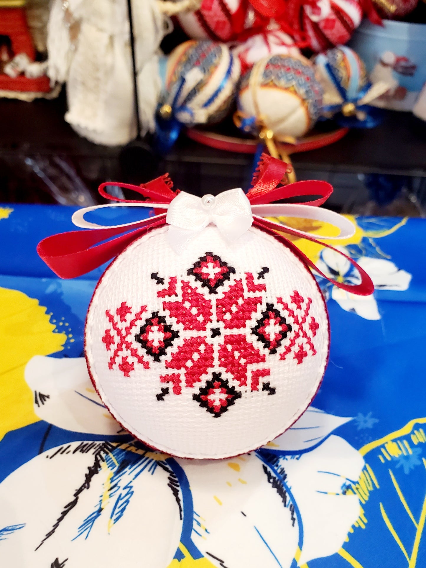 Christmas Ball UA Mix 6 cm T2