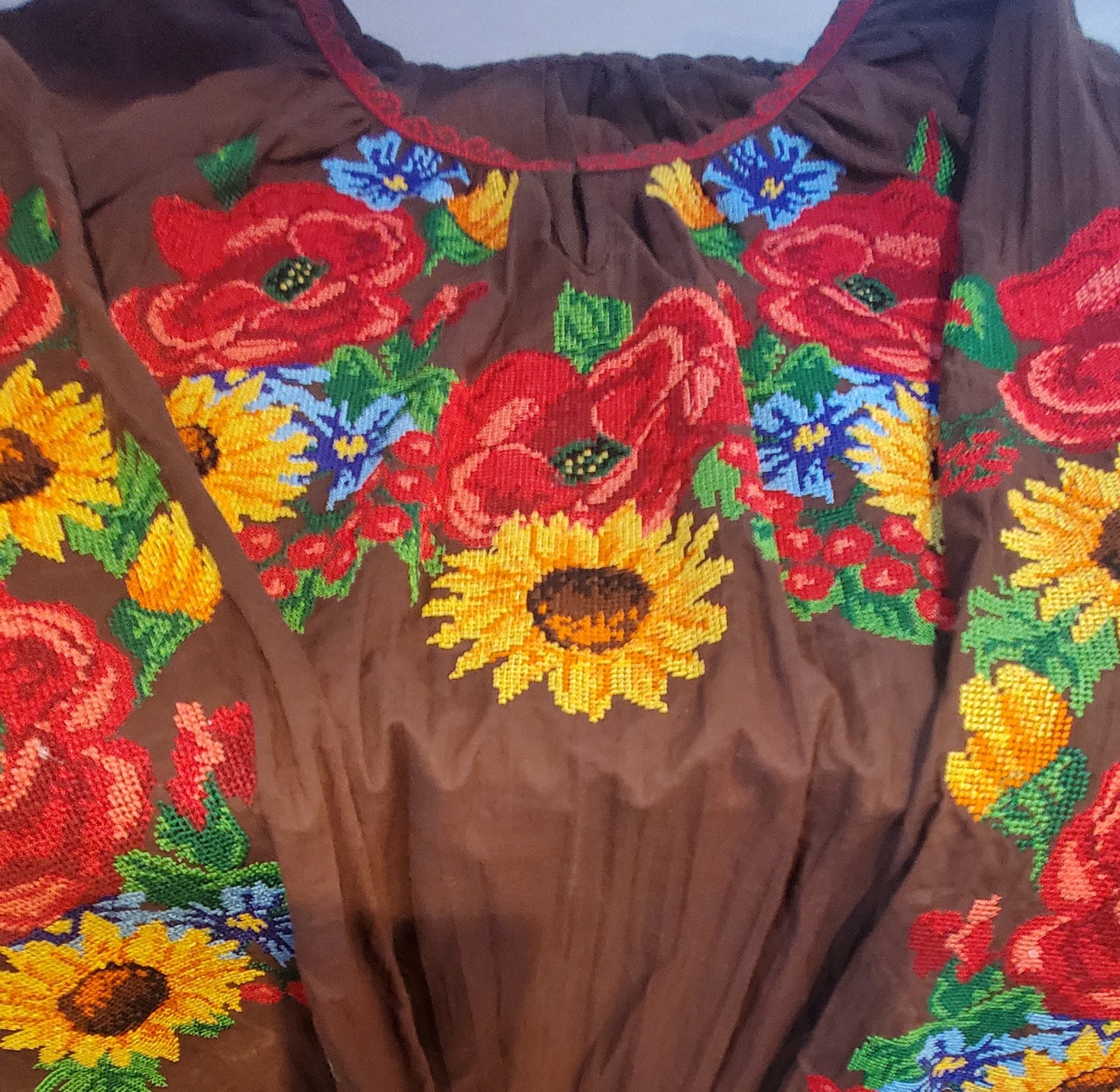 Embroidered blouse brown/flowers