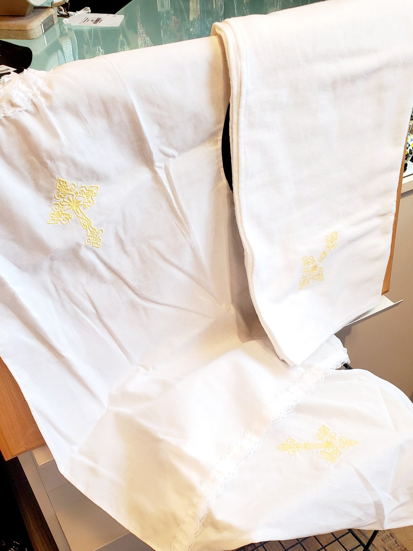 Embroidered set for baptism "Kryghma"