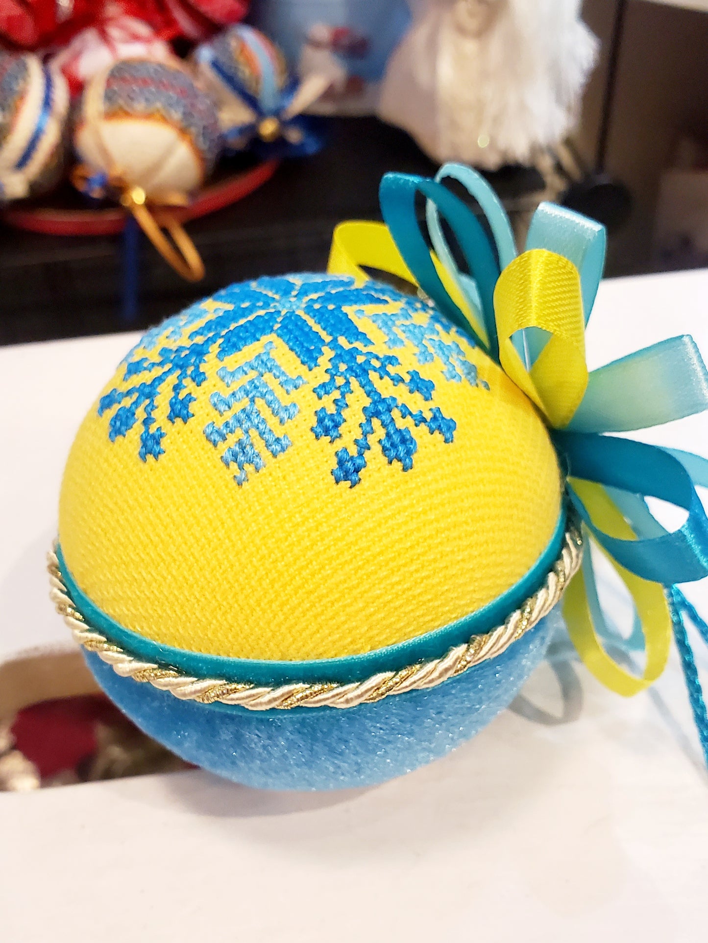 Embroidered Christmas Ball UA Mix 8 cm T2