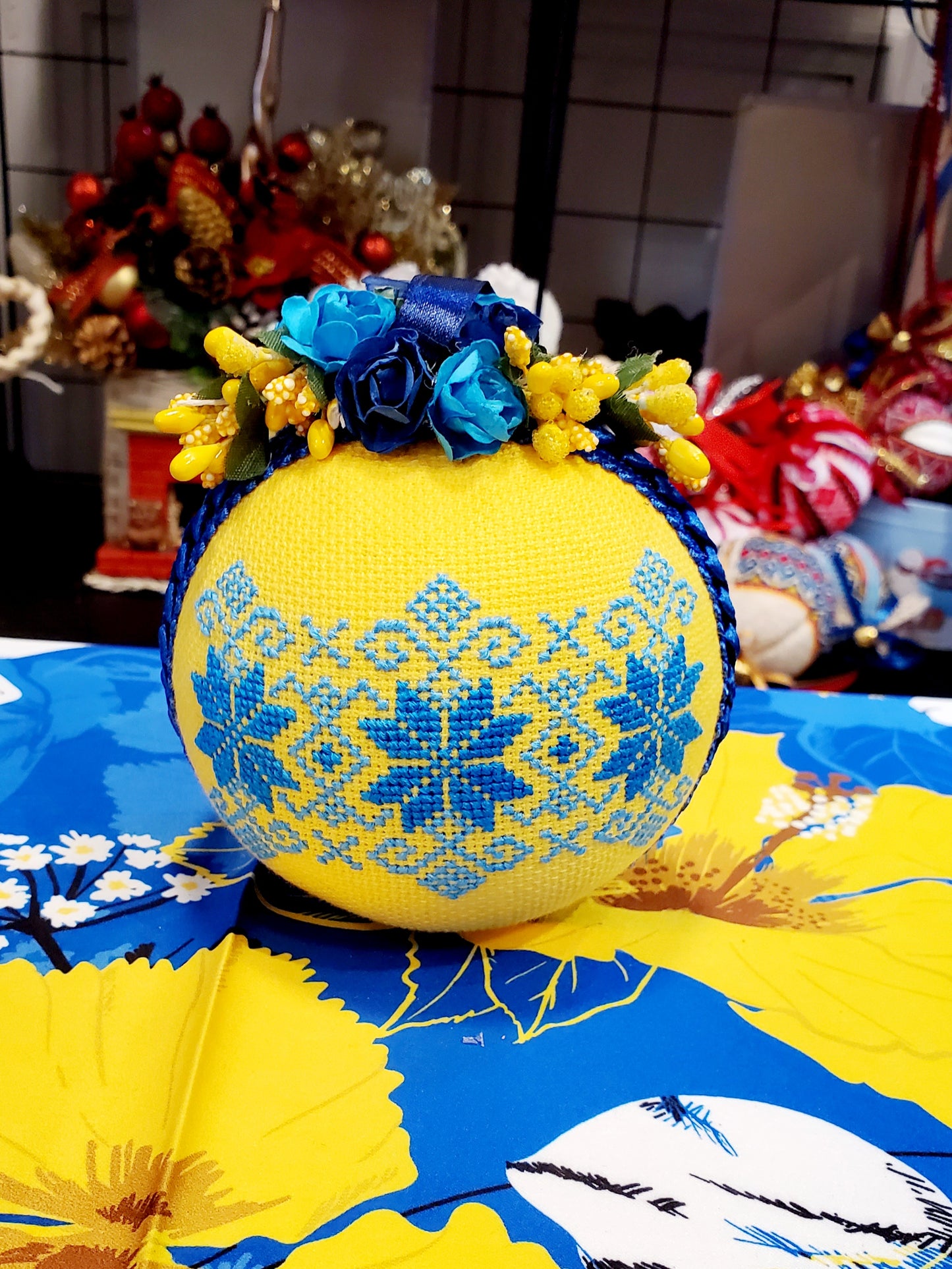 Embroidered Christmas Ball UA Mix 10 cm T3