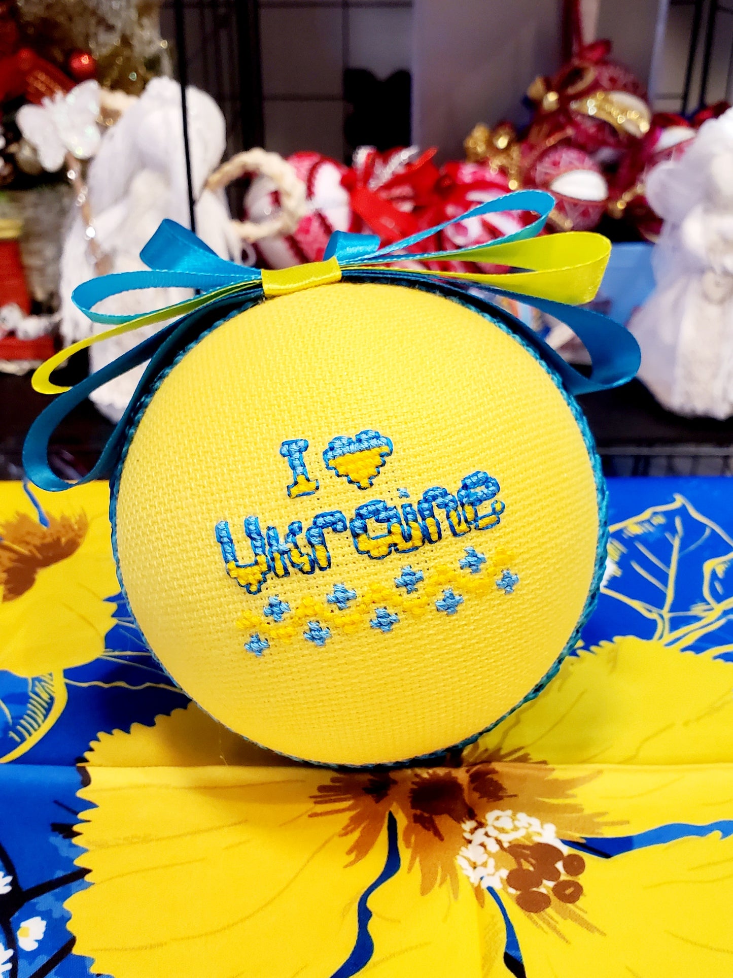 Embroidered Christmas Ball UA Mix 10 cm T1