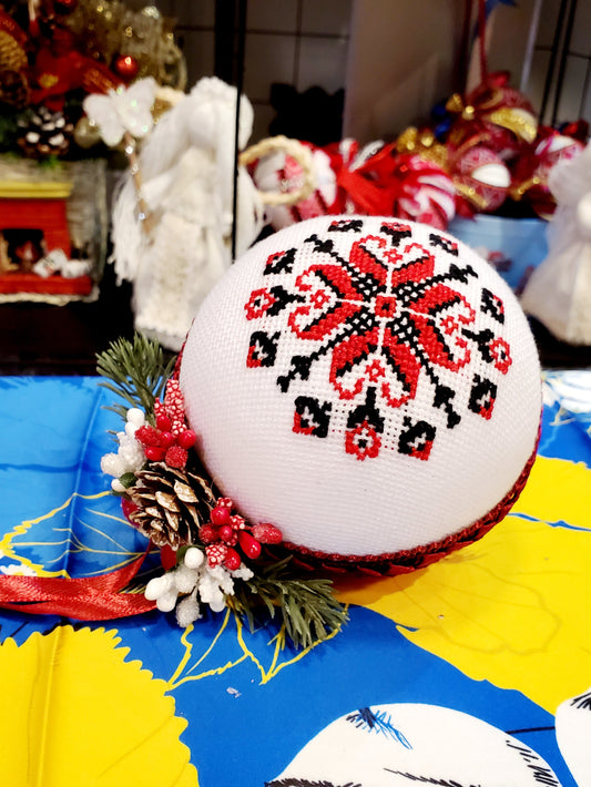 Embroidered Christmas Ball UA Mix 10 cm T3