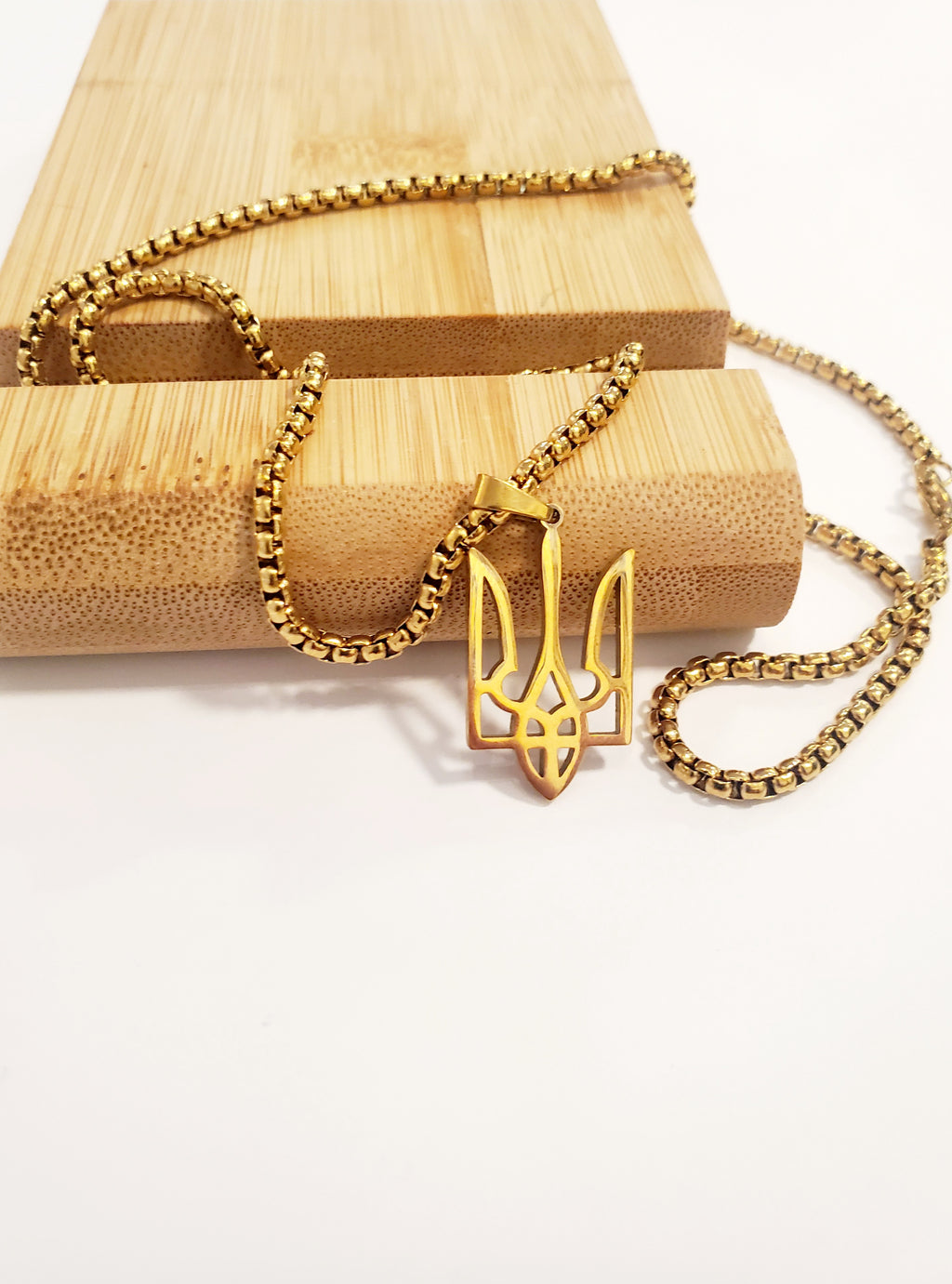 Coat of arms Trident/UA on a chain T3