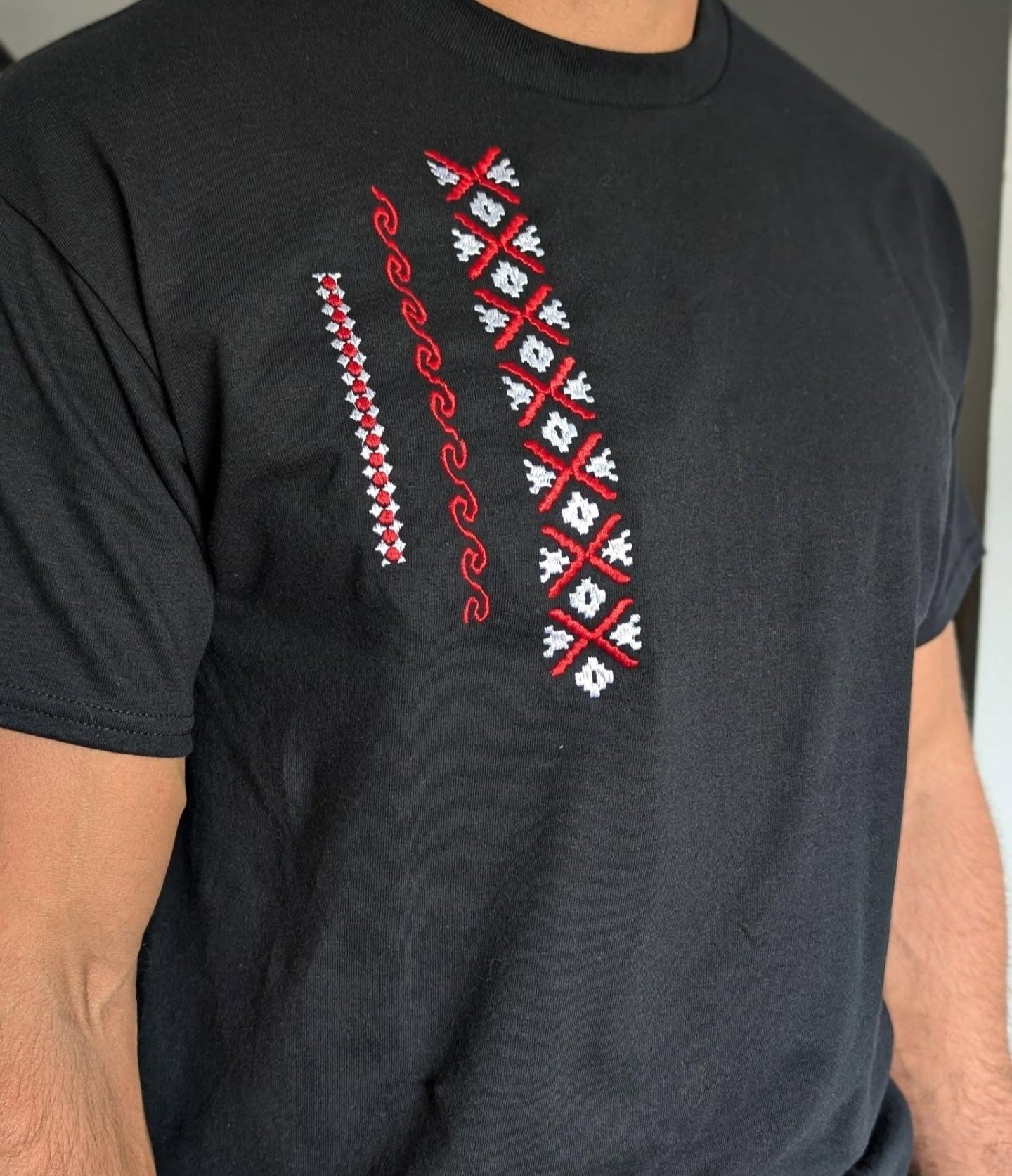 T-shirt men with embroidery, Black