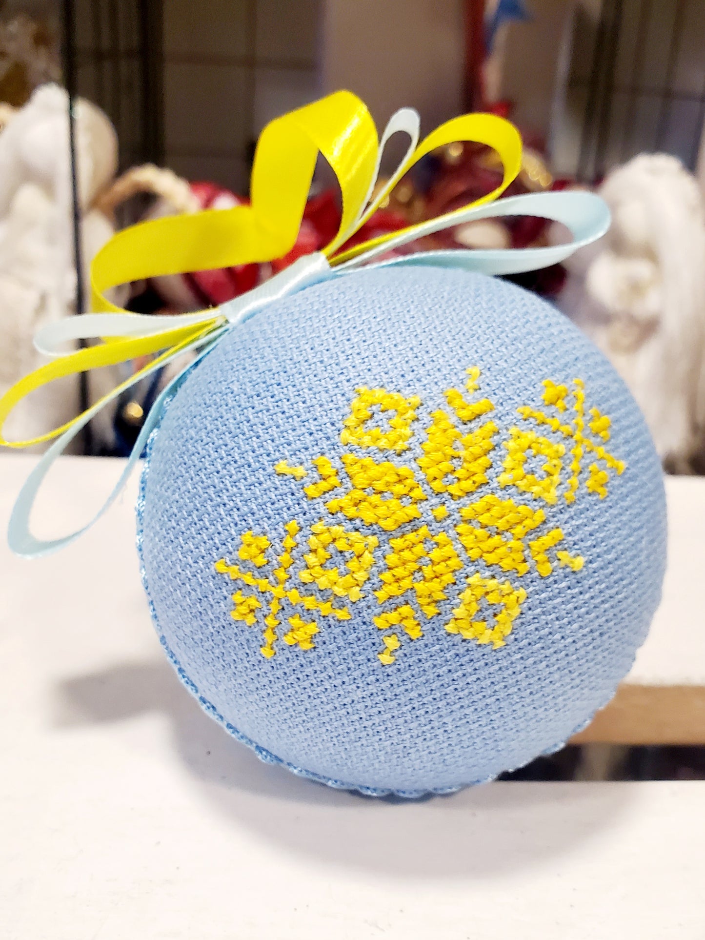 Embroidered Christmas Ball UA Mix 8 cm T2
