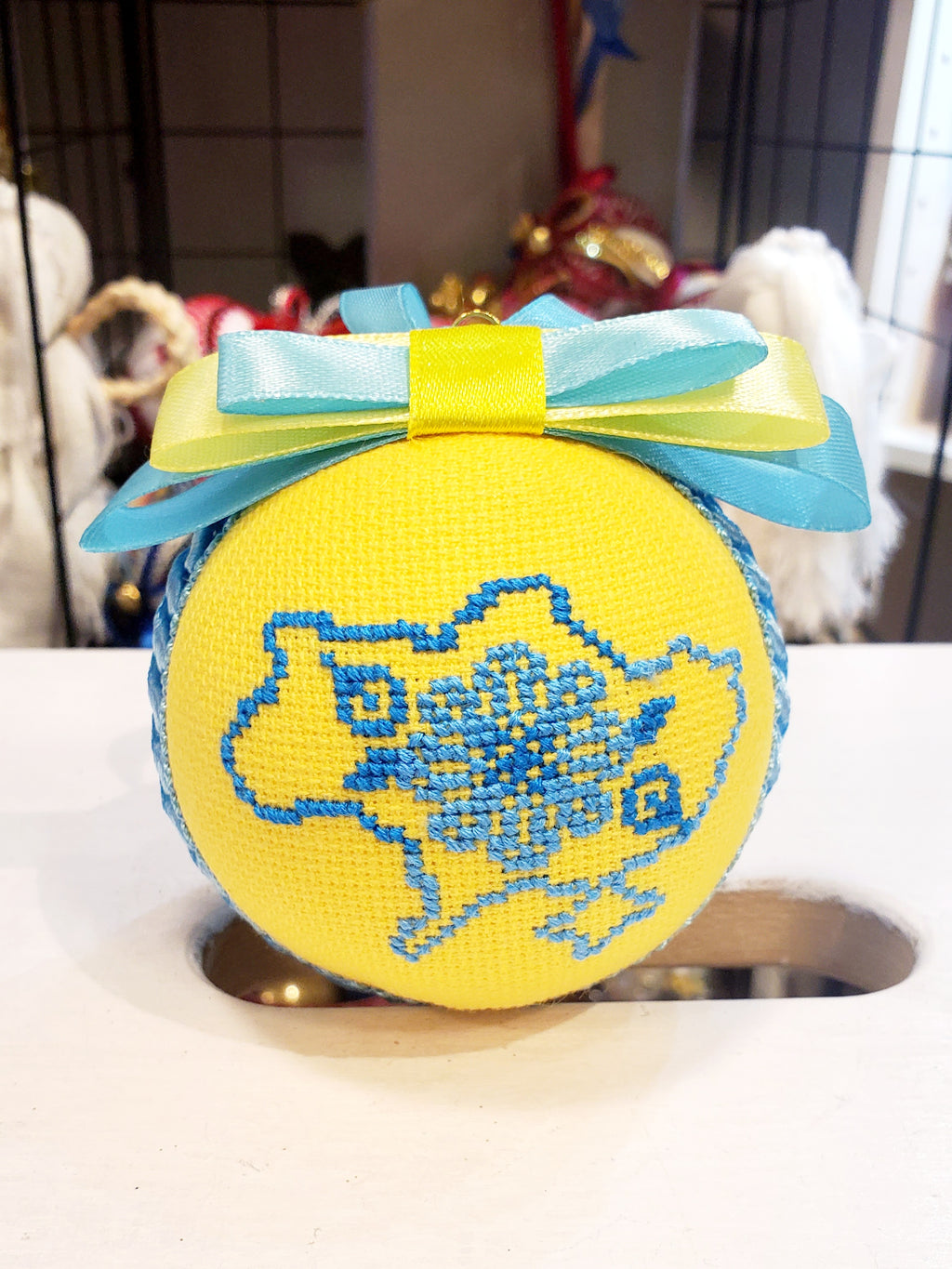 Embroidered Christmas Ball UA Mix 8 cm T2